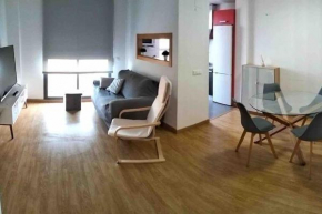 Apartamento para relajarse con piscina, wifi, cerca del tren, playa y montaña